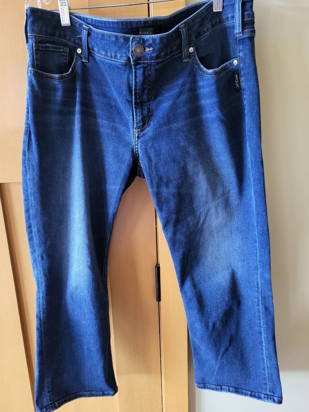 Silver Jeans Elyse Capri Waist 36 Inseam 21 - Gently Loved!!